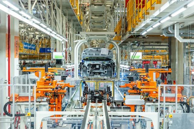 比肩特斯拉大众上海新能源汽车超级工厂今天投产预计年产30万辆